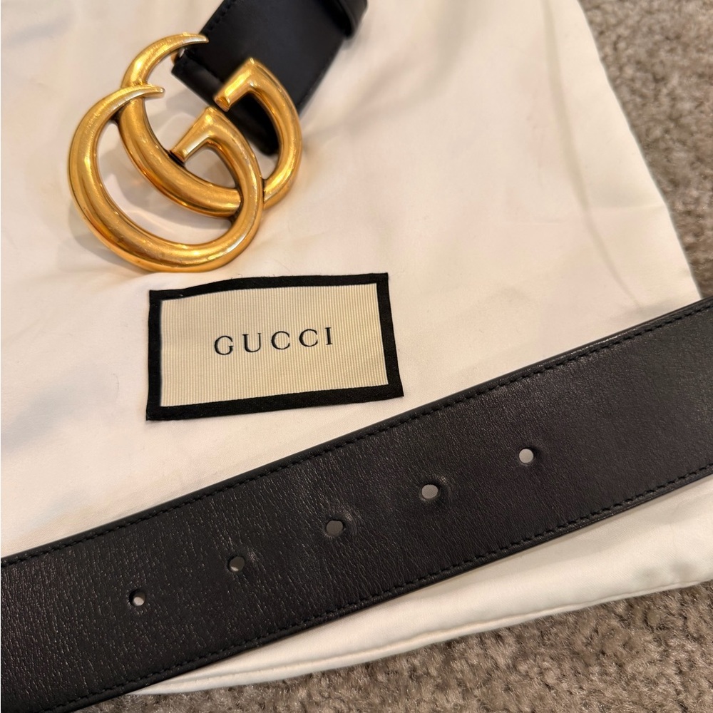 Gucci Black Leather Belt with large Gold GG Buckle - Picture 5 of 11